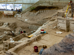 Odkryto starożytny drewniany kajak Majów