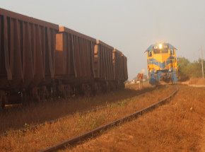 Lubuskie: maszynista zatrzymał pociąg po tym, jak zauważył na torach 5-letnie dziecko. Chłopiec uciekł z przedszkola