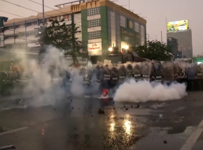 Tajlandia: policja stłumiła protest 1000 osób pod Wielkim Pałacem w Bangkoku
