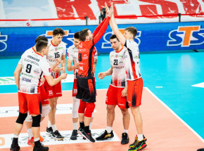PlusLiga: Resovia piątą drużyną sezonu, Trefl na kolanach