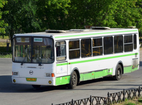 Rosja: 3-latka zmarła po ściśnięciu przez drzwi autobusu