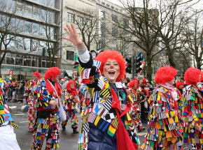 Niemcy: kara dożywotniego pozbawienia wolności dla mężczyzny, który w 2020 r. wjechał w karnawałowy tłum