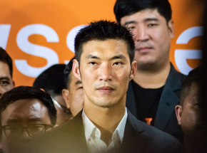 Tajlandia: sąd nakazał usunięcie filmów, które krytykują rządową strategię szczepień