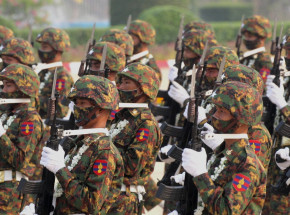 Mjanma: partyzanci zajęli jedną z baz wojskowych. Armia odpowiedziała nalotami