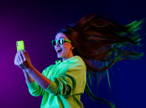 Internet bezprzewodowy w domu – jak wybrać najlepszą ofertę bez limitu danych?