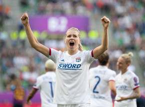 Piłka nożna kobiet: mecz na szczycie dla Wolfsburga, Lyon rozbił PSG