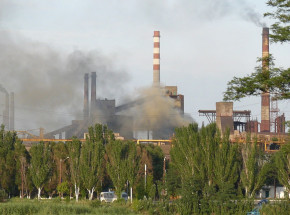 Władze Mariupola: bombardowanie Azowstalu może doprowadzić do katastrofy ekologicznej