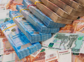 Rubel zostaje światowym liderem. Zyskuje na wojnie, ale to nie rozwiązuje wszystkich problemów Rosji