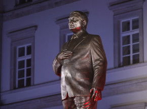 Uruchomienie syren alarmowych w związku z rocznicą katastrofy smoleńskiej