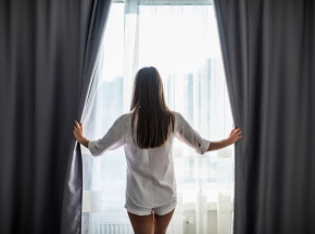 Firany w różnych stylach wnętrzarskich. Na co zwrócić uwagę przy wyborze?