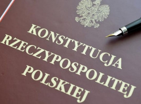 Masowe wypisywanie się Polaków z PPK. Rząd planuje zmiany w konstytucji?