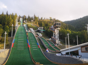 Kraków 2023 - skoki narciarskie: wiatr pokrzyżował szyki, konkurs mężczyzn przełożony