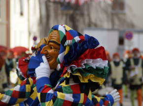 Saksonia: policja zakończyła karnawałową imprezę narciarską, uczestnicy uciekali na nartach