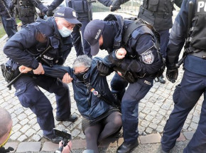 Rozprawa w sądzie dot. oskarżenia Babci Kasi o atak na policjantów [wideo]