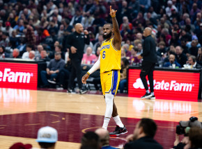 NBA: urodzinowe "show" LeBrona, Pelicans pokonali 76ers