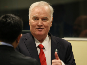 Ratko Mladić, były przywódca armii bośniackich Serbów, skazany na dożywocie