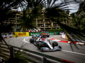 Formuła 1: Bolidy RedBulla i Ferrari najszybsze podczas czwartkowych treningów