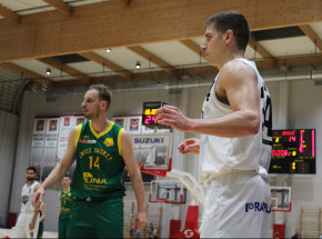 Suzuki 1LM: dziewięć meczów i aż osiem zwycięstw gospodarzy, kosmiczne double-double Harrisa