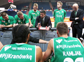 EBL: festiwal niecelnych rzutów z dystansu - Śląsk wygrywa w Warszawie