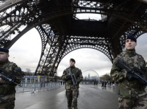 Francja: anonimowi żołnierze w liście ostrzegają rząd przed wybuchem wojny domowej