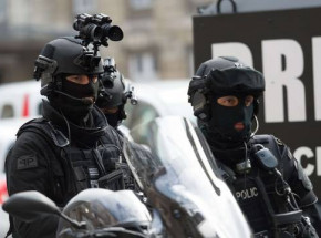 Paryż: uzbrojony mężczyzna wziął dwie kobiety za zakładniczki [AKTUALIZACJA]