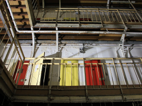 Francja: raper DA Uzi zwolniony z aresztu z powodu uchybień proceduralnych