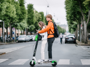 Władze Paryża grożą zakazem używania hulajnóg elektrycznych