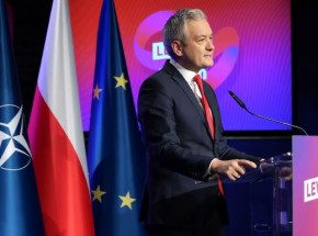 „Szon patrol” na czacie z polityką? Kontrowersyjny wpis Roberta Biedronia