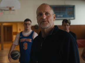 Woody Harrelson trenerem koszykówki w pierwszym zwiastunie „Champions”