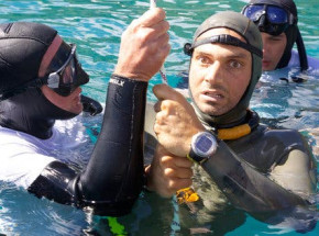Niezwykłe zdjęcie Nicholasa Mevoli. Historia nurka.