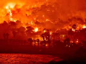 Grecja: pożar trawi wioski, zmuszając mieszkańców do ewakuacji