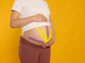 Taśmy kinezjologiczne w ciąży – bezpieczna ulga dla kręgosłupa czy modny gadżet?