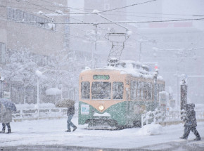 Japonia: rekordowe opady śniegu. Odwołano ponad 170 lotów