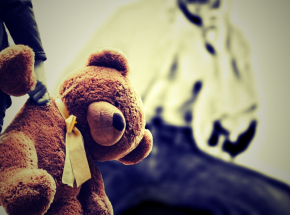 Malezja: 1050 lat więzienia za zgwałcenie pasierbicy 105 razy