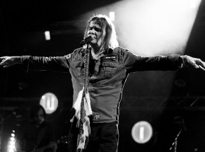 Solowy album lidera Wilków z 1998 roku trafił wreszcie do streamingu