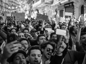 Australia: protesty przeciwko szczepieniom 