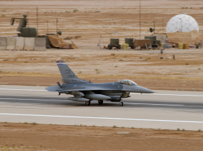 Irak: atak rakietowy na bazę lotniczą