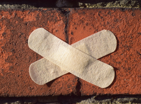 Inteligentne opatrunki z wbudowanymi czujnikami gojenia