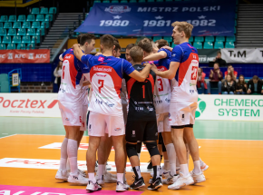 TAURON 1. Liga: Mickiewicz na prowadzeniu, awans Gwardii
