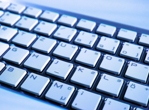 Władysławowo: ponad 360 zarzutów w sprawie kradzieży programów komputerowych