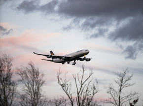Turbulencje nad USA. Lot Delta Airlines przerwany po dramatycznym incydencie. Pasażerowie w szpitalu