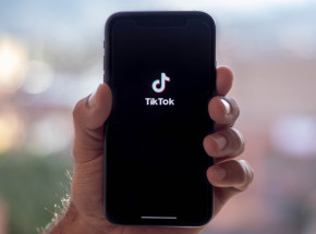 Eksperci alarmują: dzieci w social mediach zbyt wcześnie