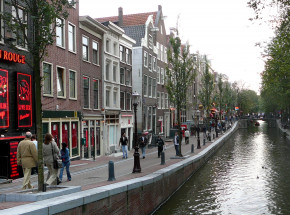Amsterdam: penalizacja marihuany w dzielnicy czerwonych latarni