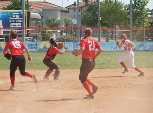 Softball – ME: świetne otwarcie Polek