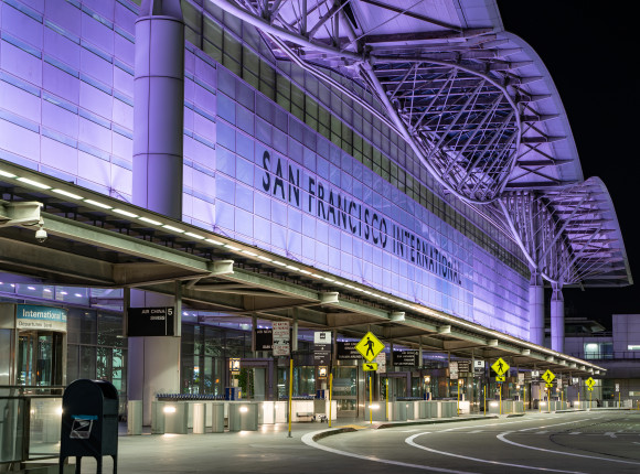 San Francisco: pracownik lotniska został pchnięty nożem