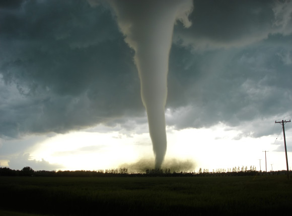 Tornado w Chinach porwało mężczyznę z wieżowca