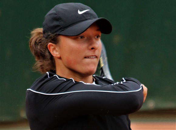 Tenis - RG: Świątek wygrała już 20 setów z rzędu!