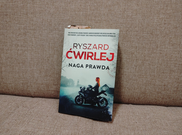 Ćwirlej jak zawsze dobry - recenzja "Nagiej prawdy"