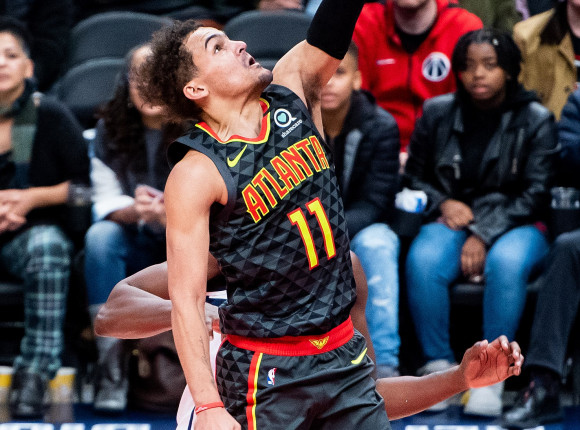 NBA: game-winner Younga, Pheonix i Bucks wracają na prowadzenie