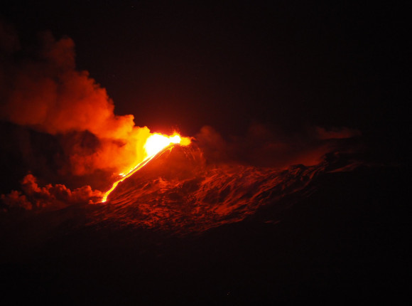 Spektakularny wybuch Etny. Wulkan ciągle aktywny